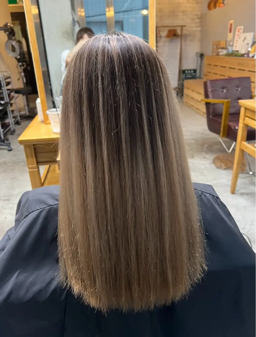 セミロング カラー バレイヤージュ ベージュカラー ホワイトベージュ レイヤーカット ヘアカラー トリートメント 指名数No.1 /NAOYAのヘアスタイル