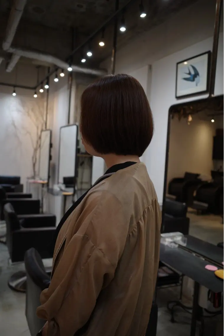 ミディアム カット ヘアカラー 大洞 ことのヘアスタイル
