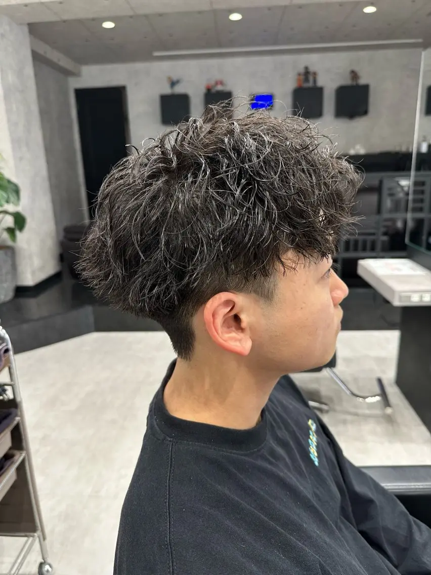 ショート パーマ メンズ アップバング メンズパーマ ツイストスパイラルパーマ ショートヘア スパイラルパーマ カット ユウ🪄 パーマ指名No1のヘアスタイル