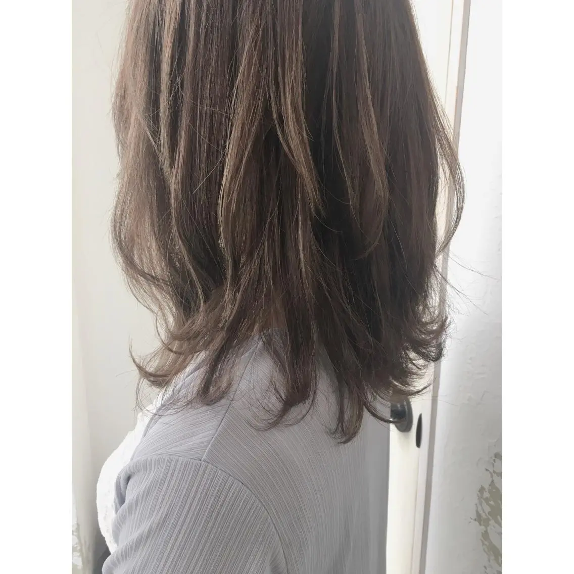 セミロング カラー イルミナカラー fio マナミのヘアスタイル