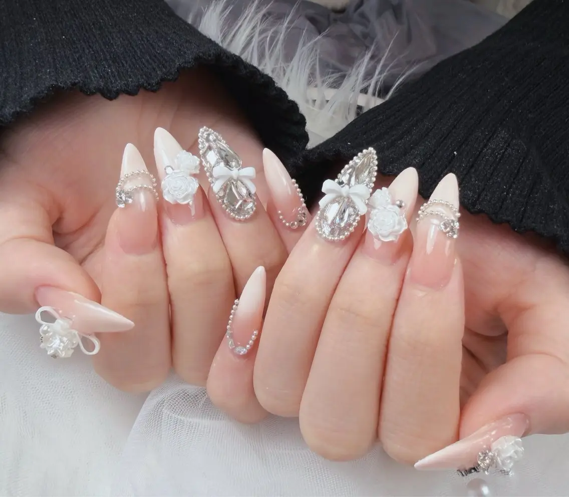 ネイル チークネイル フレンチネイル グラデーション キラキラネイル 韓国ネイル HIKARIHANA NAILのネイルデザイン