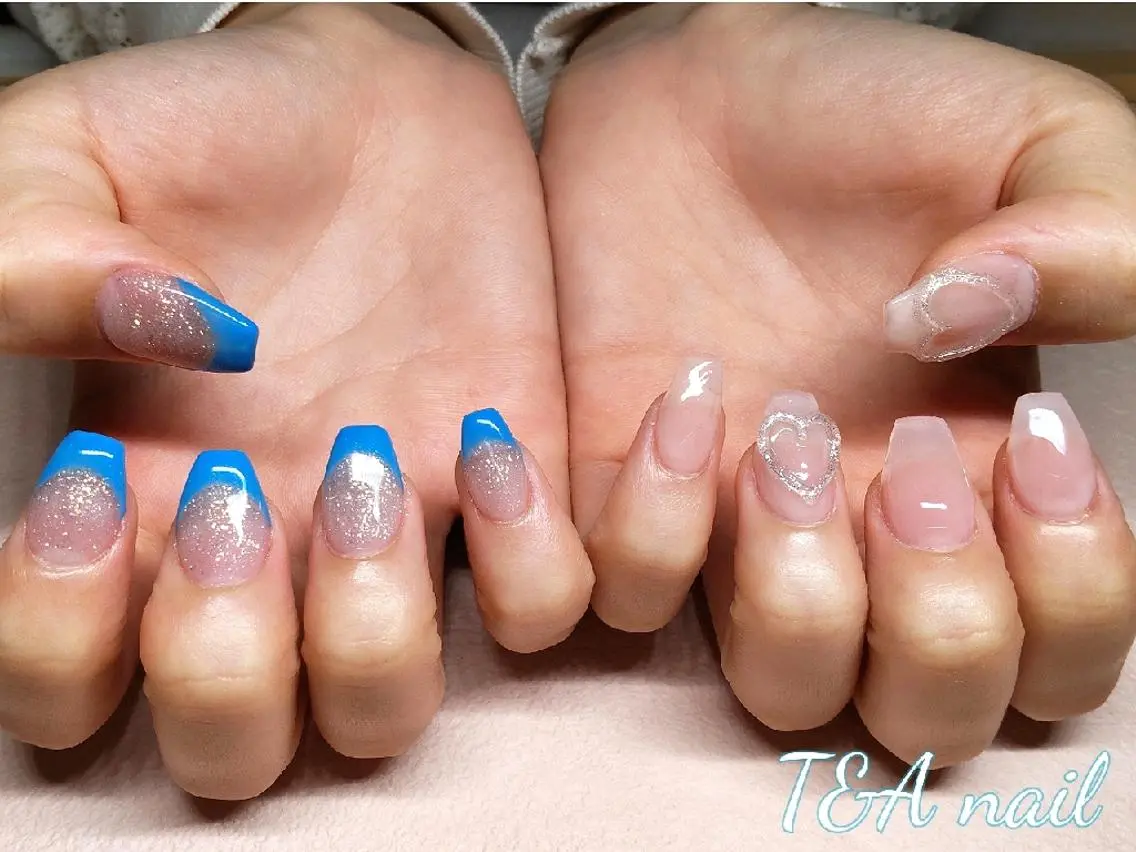ミディアム ネイル ブルー 長さ出し フレンチネイル ジェルネイル ハート T&A nailのネイルデザイン