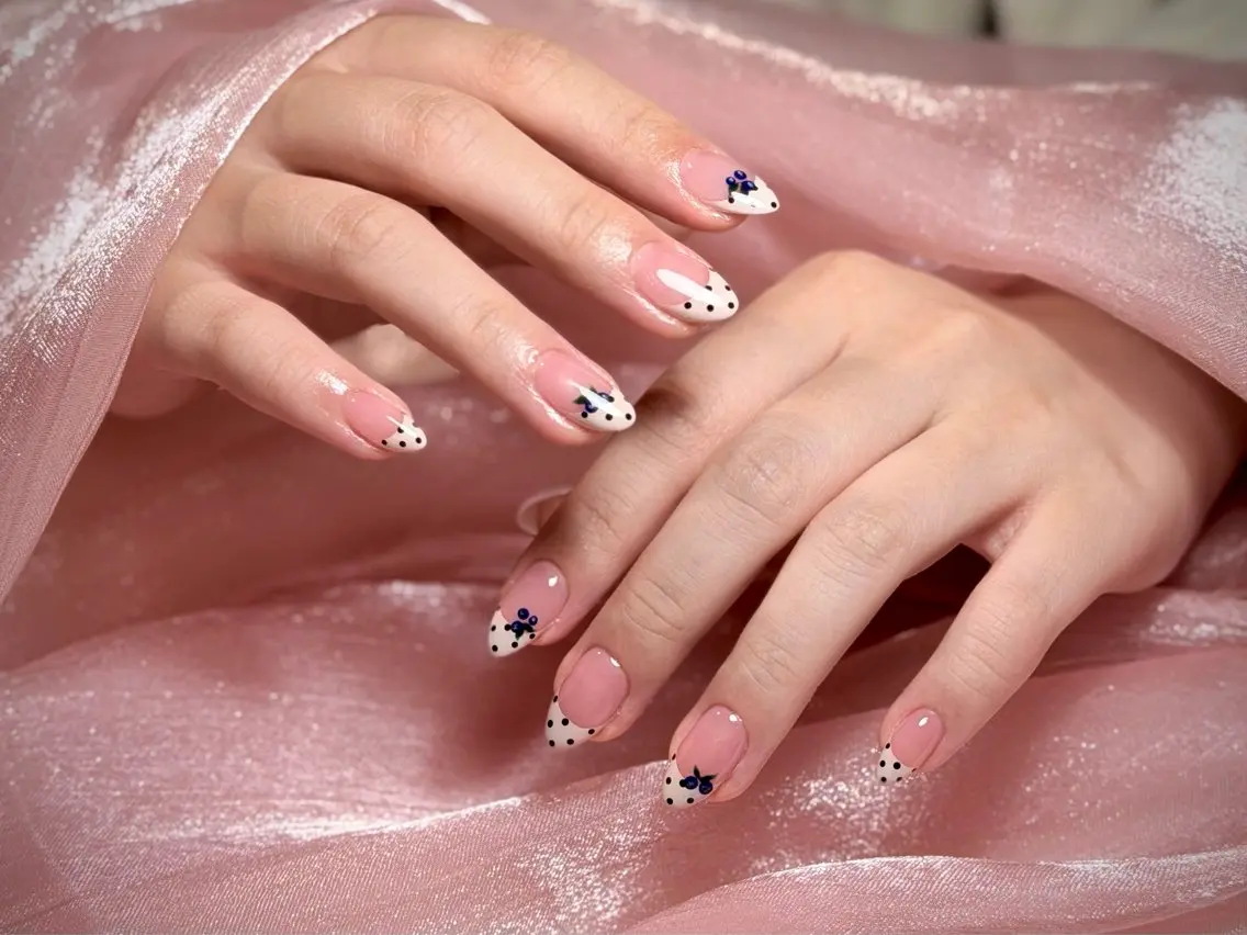 ネイル オーロラネイル チークネイル フットネイル フレンチネイル ジェルネイル Nichi Nail Salonのネイルデザイン