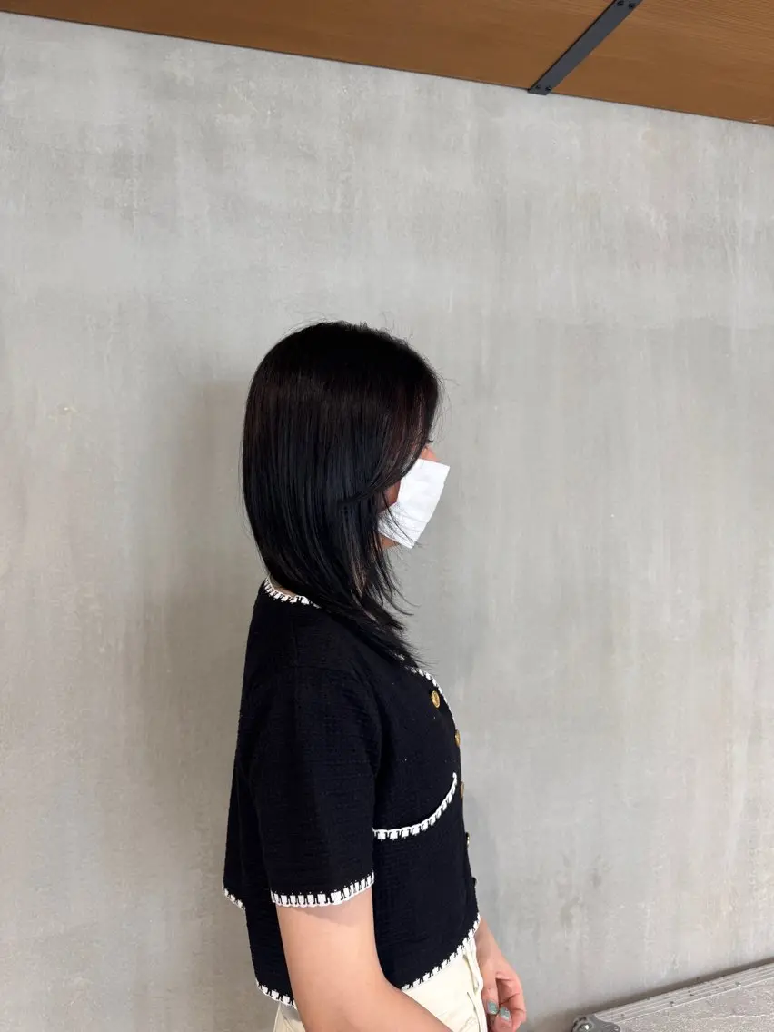 カラー 岡田 渚のヘアスタイル