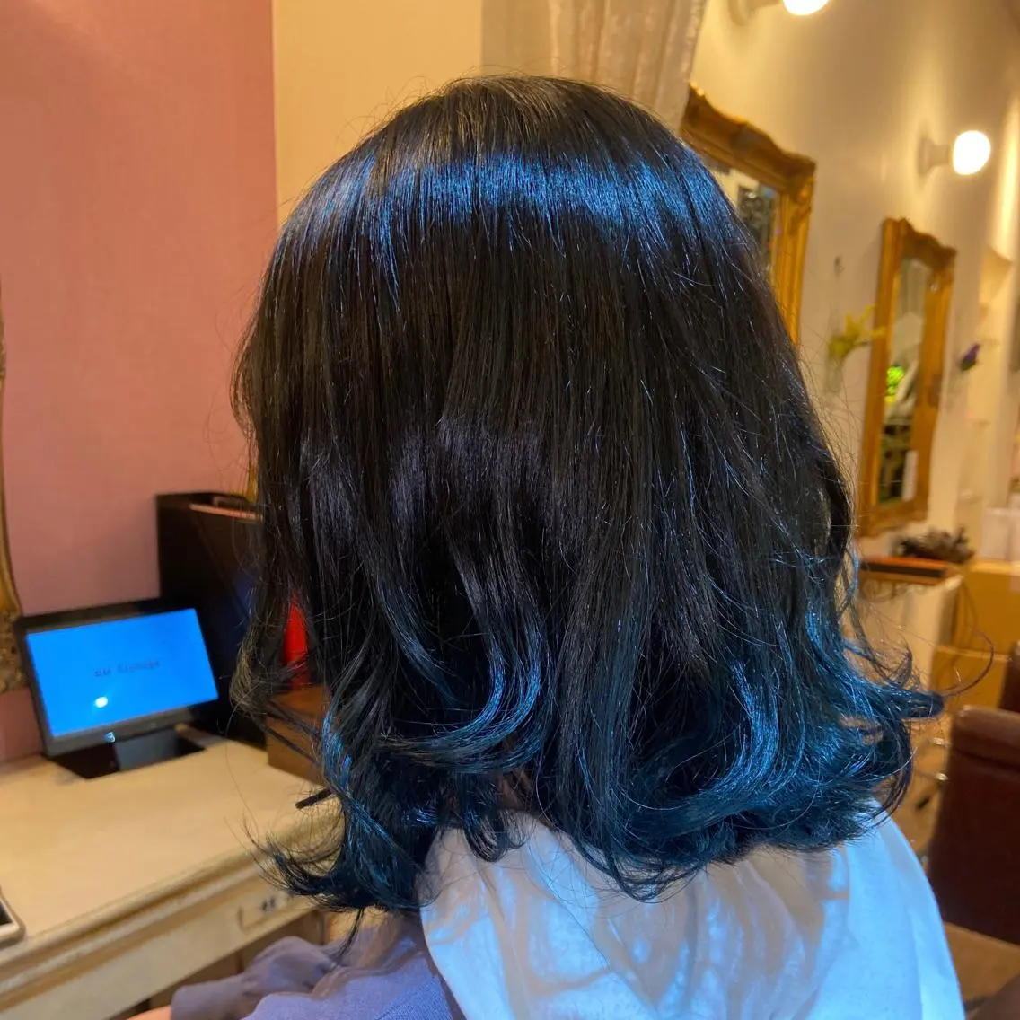 ミディアム カラー ヘアアレンジ 黒髪 ブリーチ ブルーカラー ブルーブラック グラデーションカラー Plaatje💐 ゆずはのヘアスタイル