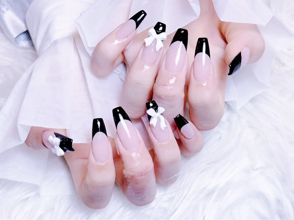 ネイル チークネイル 長さ出し フラワーネイル フレンチネイル ガーリー ハンドネイル NEW NAIL 池袋のネイルデザイン