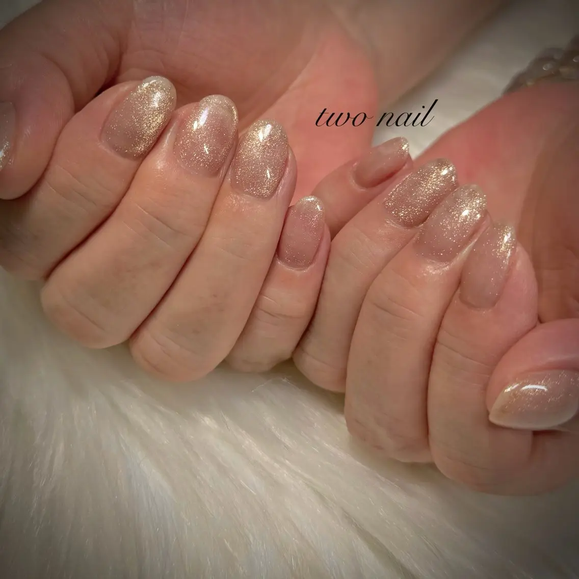 ネイル キラキラネイル マグネットネイル ネイルチップ ホワイト ハンドネイル two nailのネイルデザイン