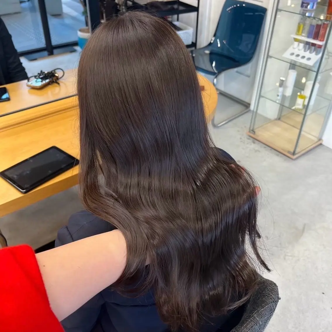 セミロング カラー アッシュ アッシュブラウン ブラウンカラー 透明感カラー 学生 カット ヘアカラー トリートメント 新宿/レイヤー/ 透明感カラーしょうごのヘアスタイル