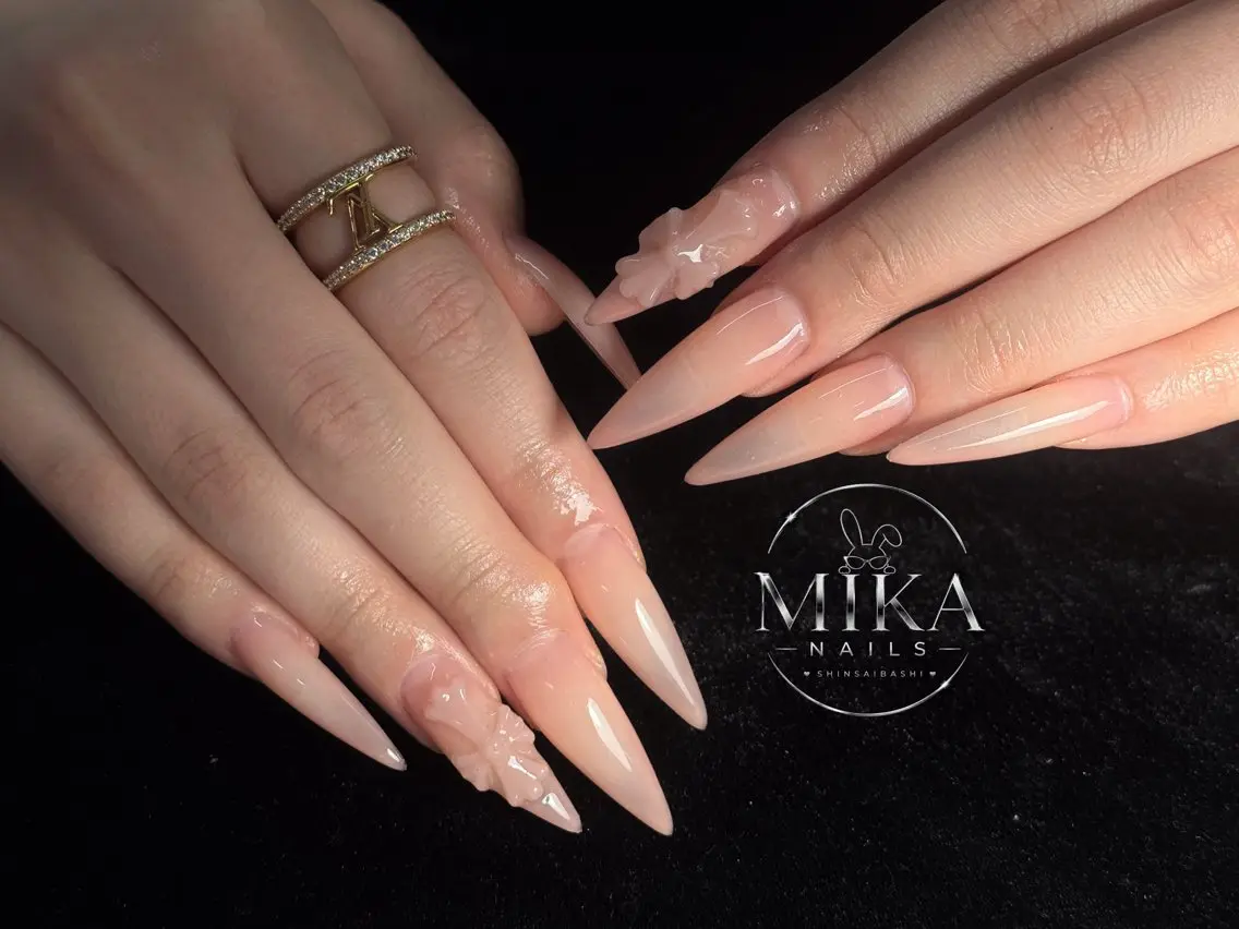 ネイル ガーリー キラキラネイル 韓国ネイル ロングネイル シンプルネイル ハンドネイル 🦊Genie🦊 Mika Nailsのネイルデザイン