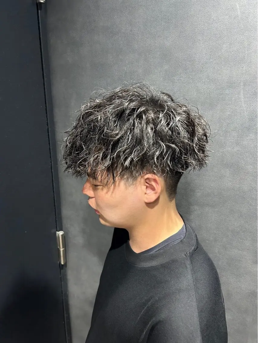 ショート カラー パーマ メンズ メンズハイライト メンズパーマ ツイストスパイラルパーマ 波巻きパーマ ハイライトカラー 🔥 メンズ 特化🔥RAIのヘアスタイル