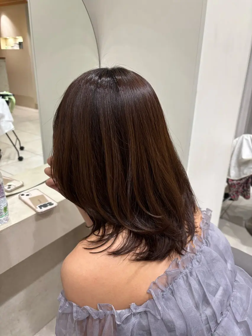 ミディアム カット 角田 桃香のヘアスタイル