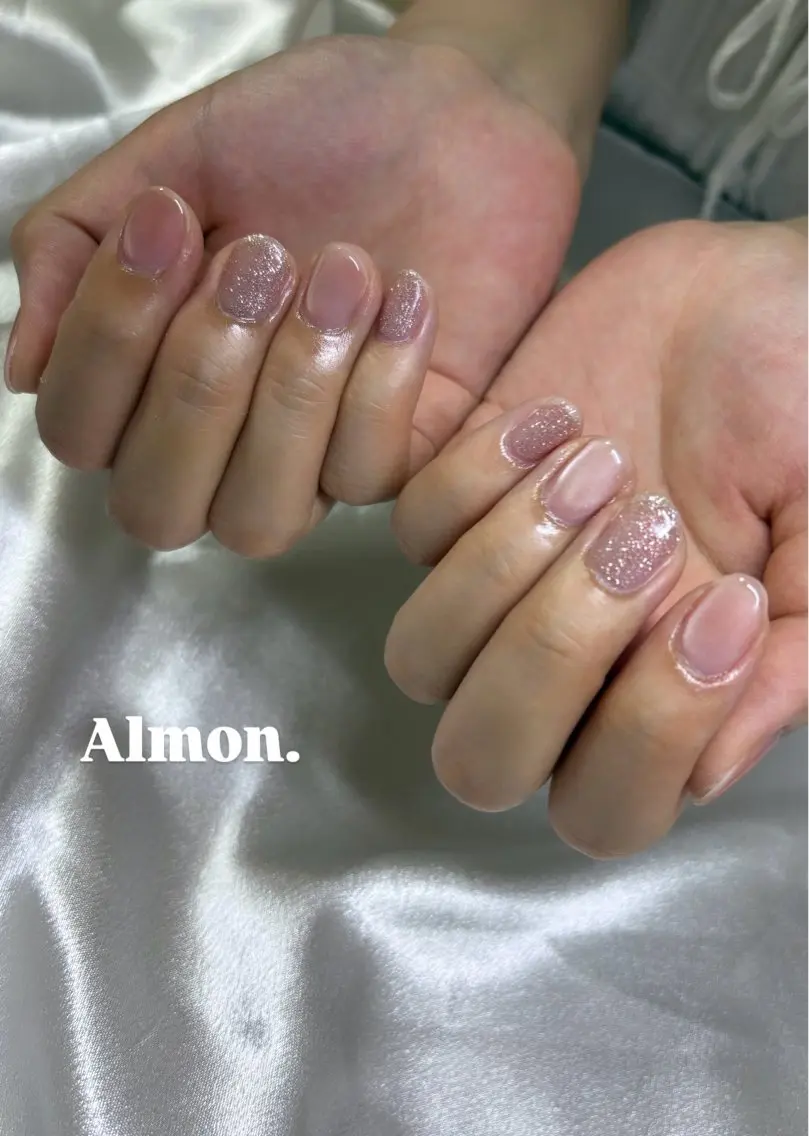 ネイル 𝐀𝐥𝐦𝐨𝐧 .のネイルデザイン