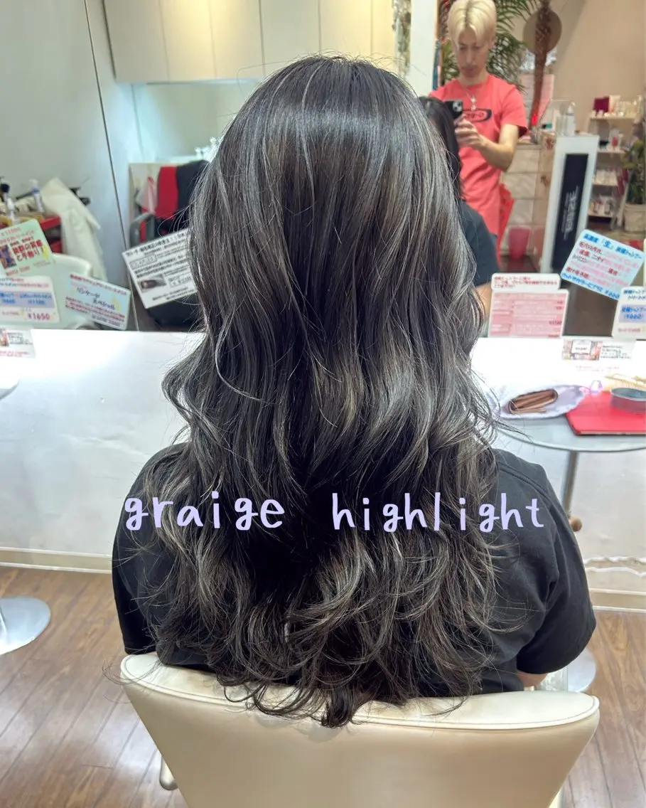ロング カラー グレージュ ハイライトカラー ハイライト ヘアカラー GLAD 萩原のヘアスタイル