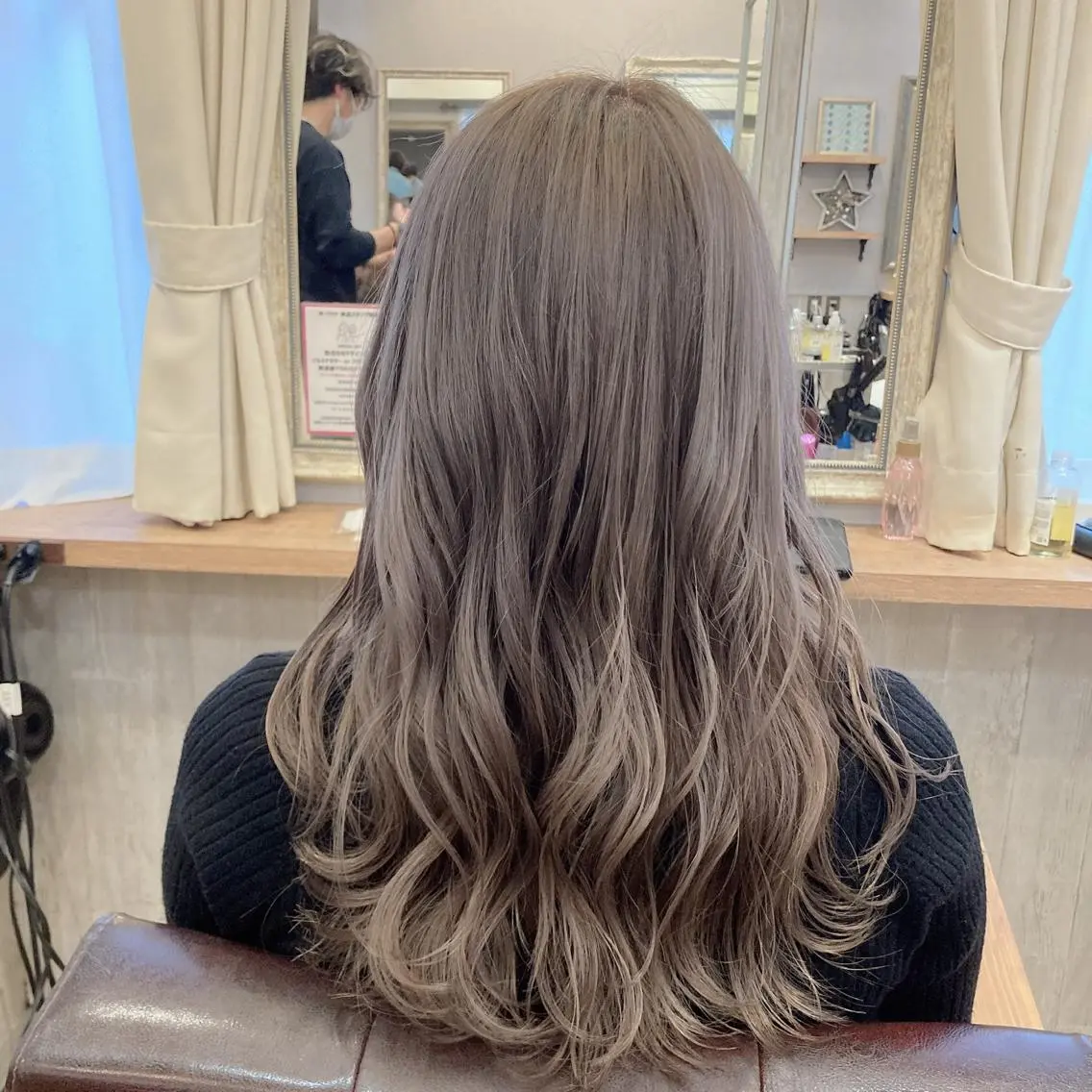 ロング カット ヘアカラー KAJI MANAMIのヘアスタイル