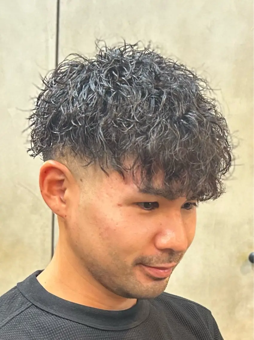ショート パーマ メンズ カット パーマ トミモト アユムのヘアスタイル