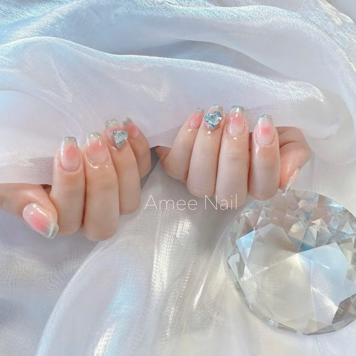 ネイル オーロラネイル クリアネイル フラッシュネイル ジェルネイル グラデーション ハンドネイル Amee Nail Salonのネイルデザイン