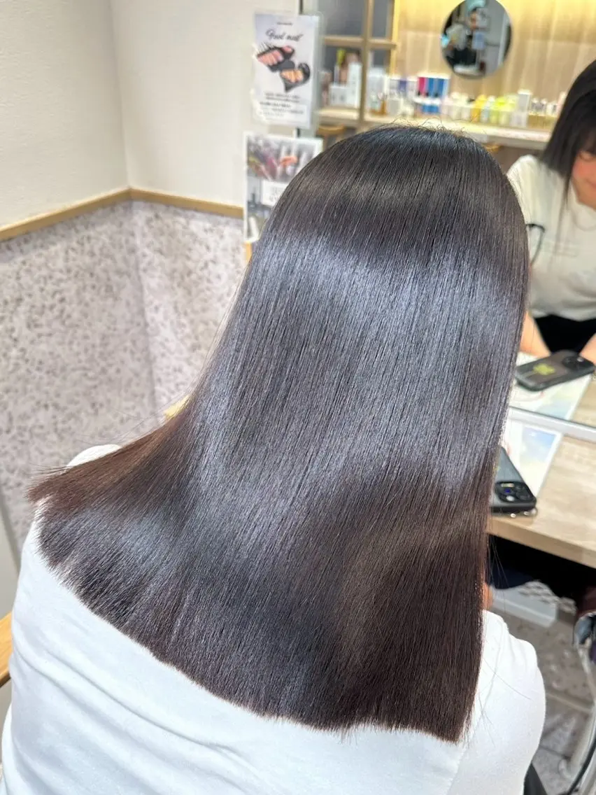 《U30》梅雨前におすすめ☔️髪に優しい酸性ストレートの写真