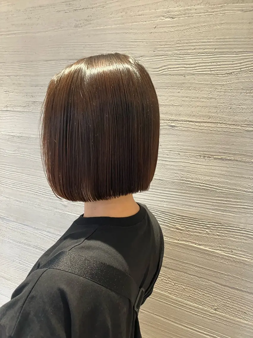 ショート ボブ サキ🤍ハイトーン 🪩レイヤーカットのヘアスタイル