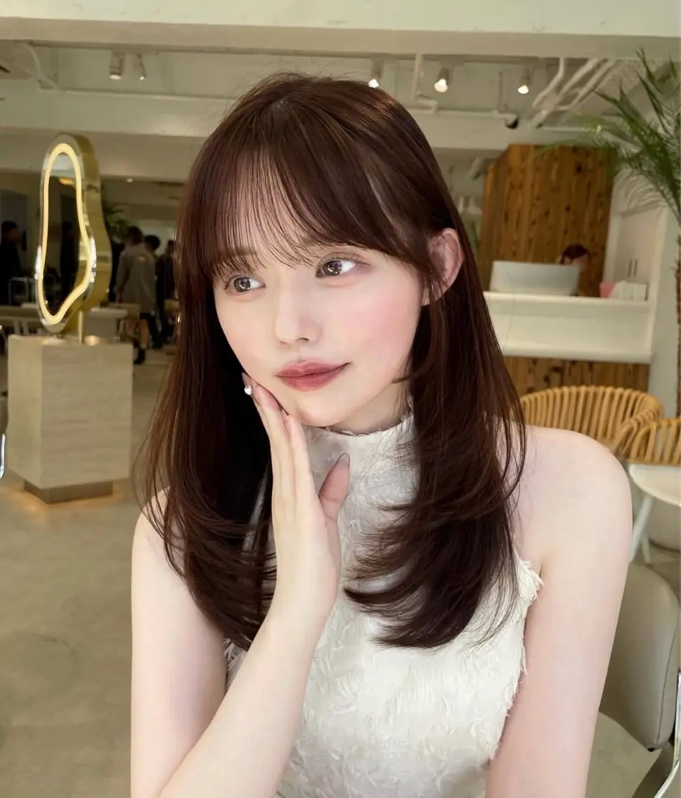 セミロング レイヤーカット カット ヘアカラー デザインカラー🌼 松原 寿花のヘアスタイル
