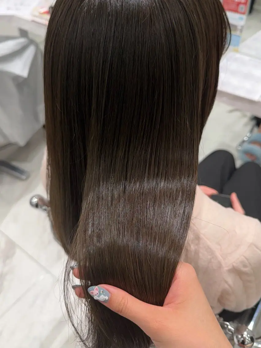 セミロング カラー 透明感カラー オリーブカラー 顔周りカット ハッシュカット 韓国風ヘア カット ヘアカラー トリートメント オチ アヤミ／ レイヤー／ハッシュのヘアスタイル