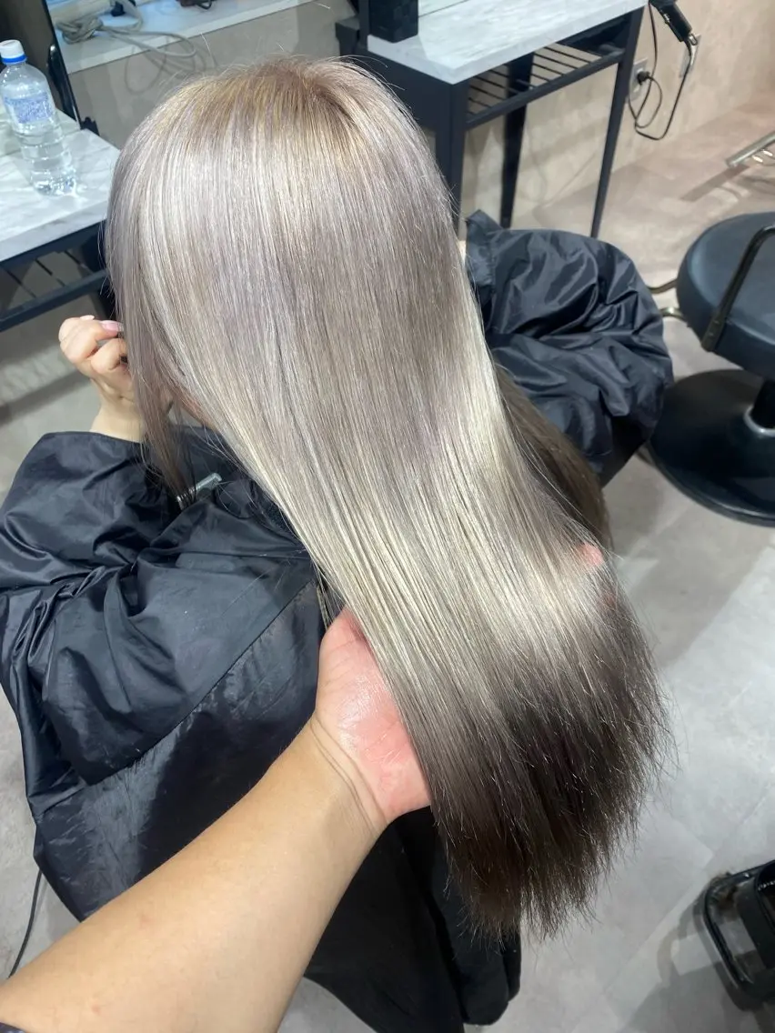 カラー ベージュカラー ミルクティーベージュ ヘアカラー ヘアセット Seleneコウキ ブリーチ/ハイトーンのヘアスタイル