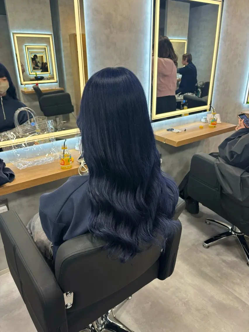 ロング カラー パーマ ヘアアレンジ ヘアカラー トリートメント ヘッドスパ ヘアセット 透明感ブリーチカラー 🌈TOMOHIROのヘアスタイル