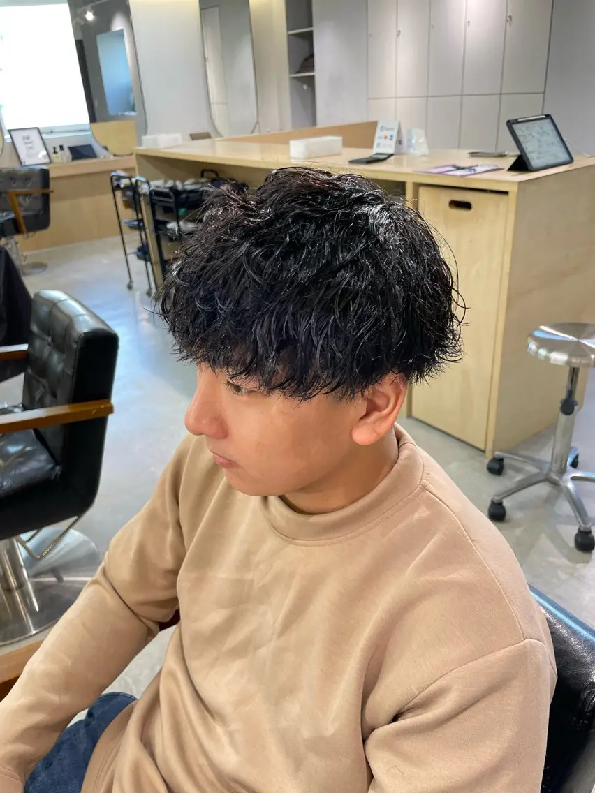 ショート パーマ メンズ メンズパーマ 波巻きパーマ カット パーマ マエダ リョウのヘアスタイル