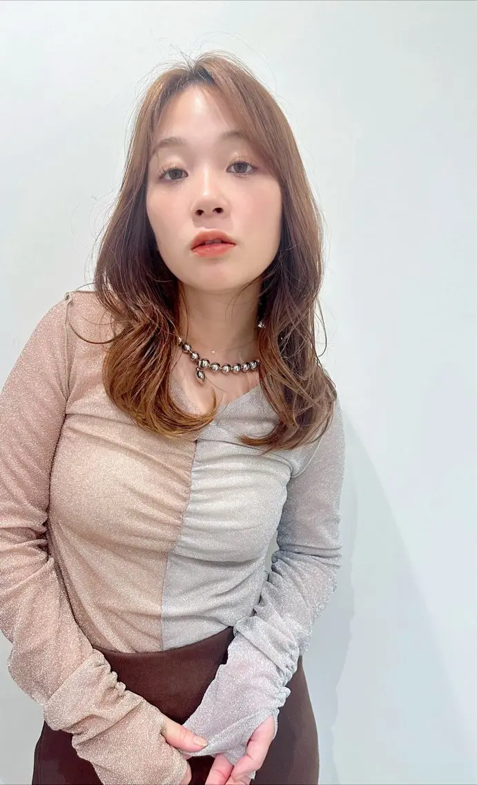 セミロング カラー ベージュカラー 透明感カラー イルミナカラー くびれヘア くびれレイヤー カット ヘアカラー トリートメント 小顔レイヤー/ ベージュ🤍Rieのヘアスタイル