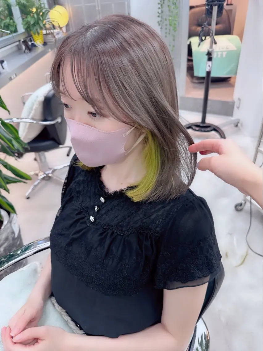 ミディアム カラー 岡野 静華のヘアスタイル