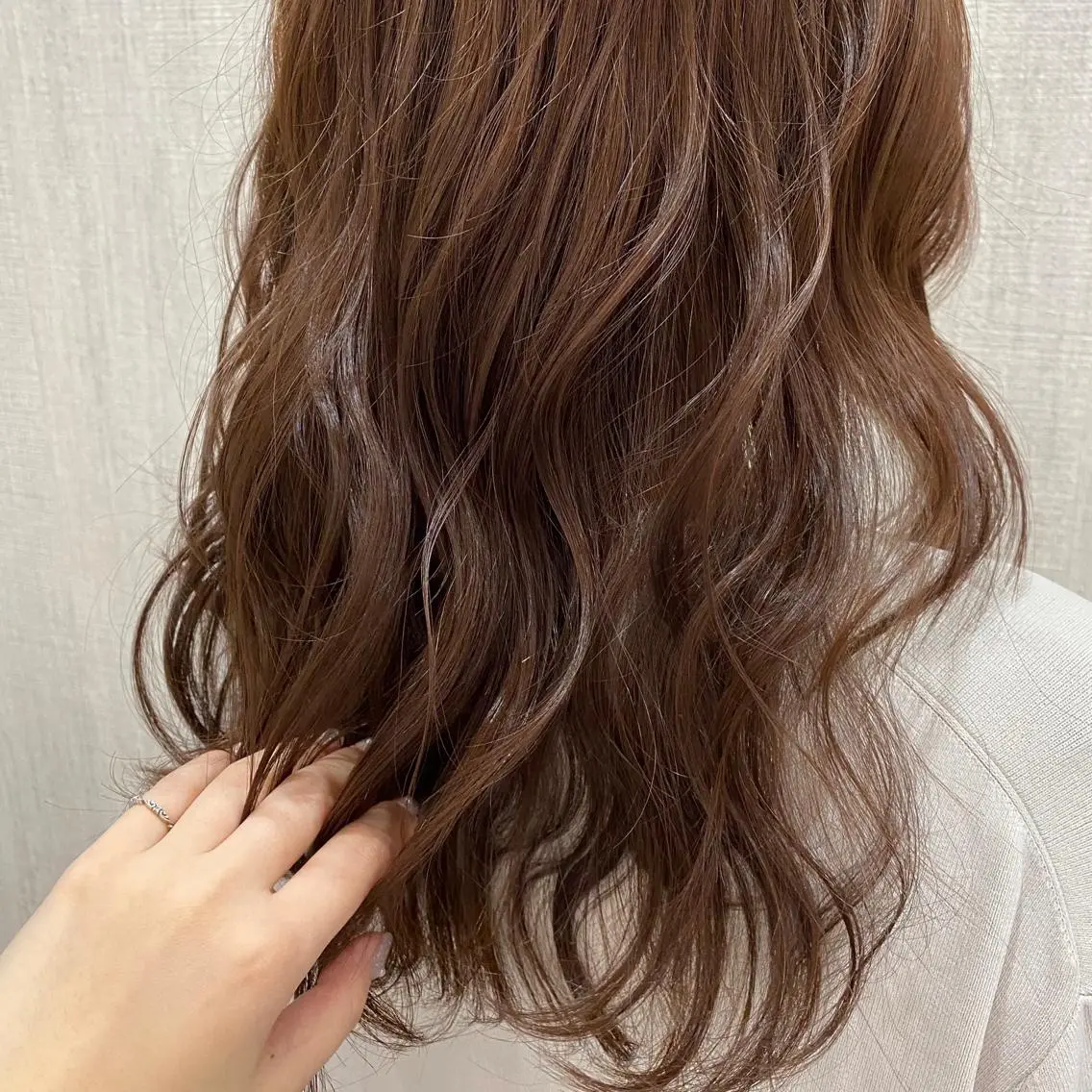 セミロング カラー カット ヘアカラー トリートメント 🫧透け感⋆艶髪💎 山口アヤカのヘアスタイル