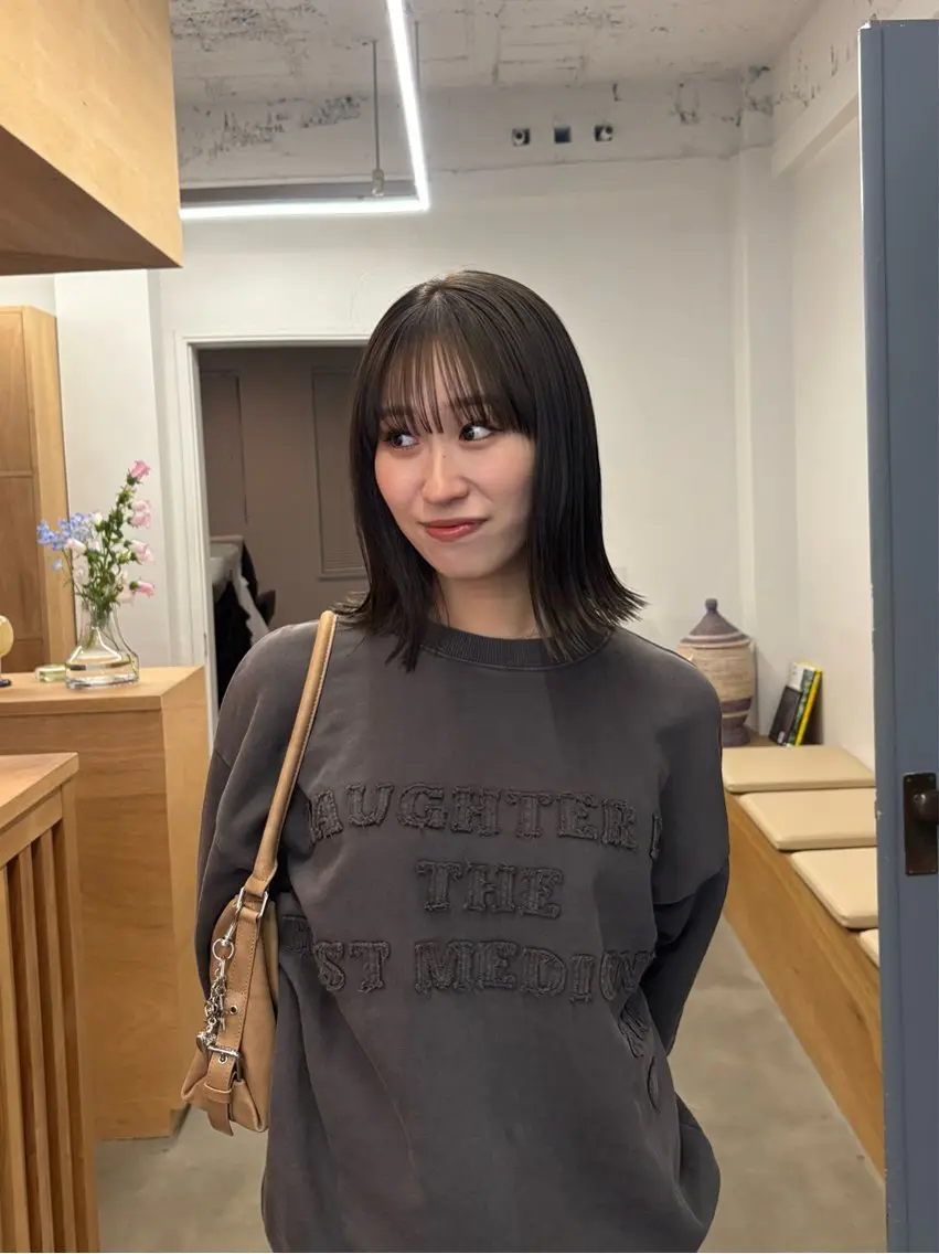 ミディアム カラー 吉野 新菜のヘアスタイル