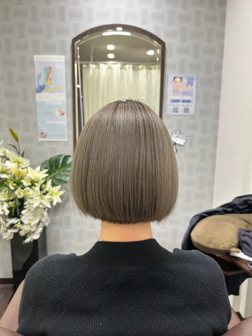 ショート カラー ブリーチ 透明感カラー グレージュ CAP🌷 増田夏実のヘアスタイル
