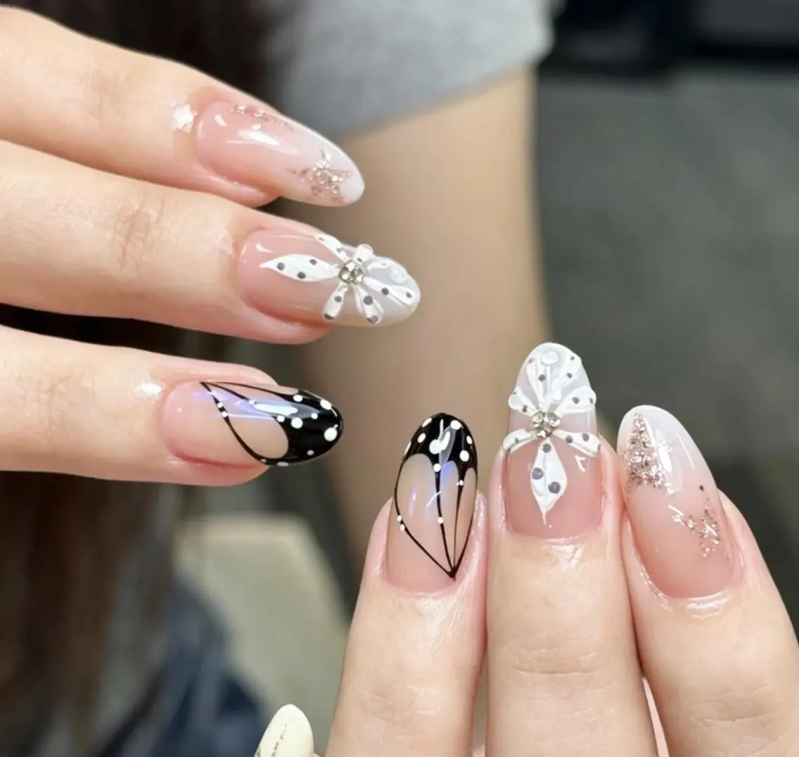 ネイル ハンドネイル 🎀 Ayaka_nailのネイルデザイン