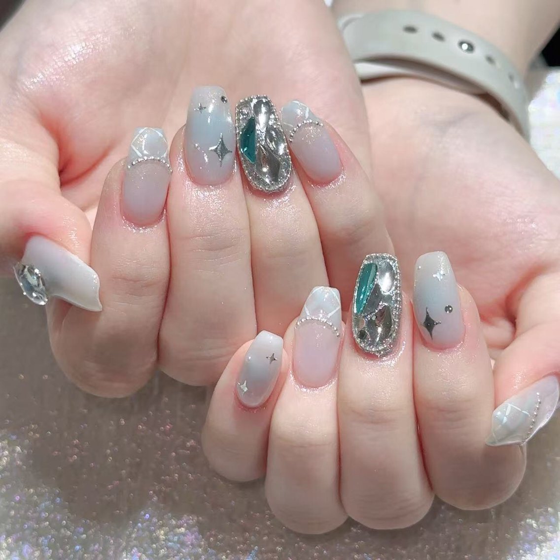 ネイル ハンドネイル Queens テイのネイルデザイン