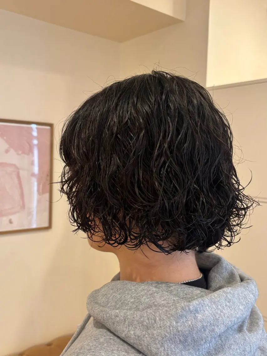 ミディアム パーマ ミディアムパーマ ボブ カット パーマ シンバヒナノ/パーマ レイヤー/髪質改善のヘアスタイル
