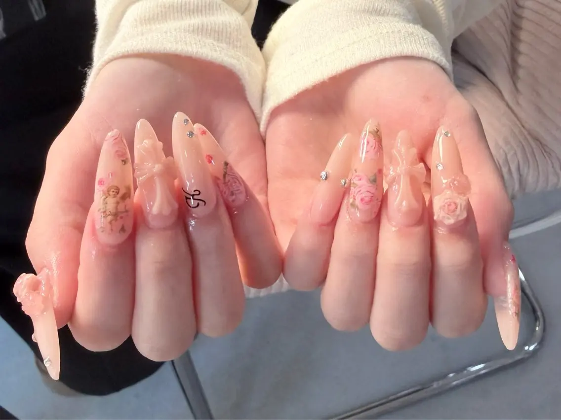 ネイル ハンドネイル アユリ リリのネイルデザイン