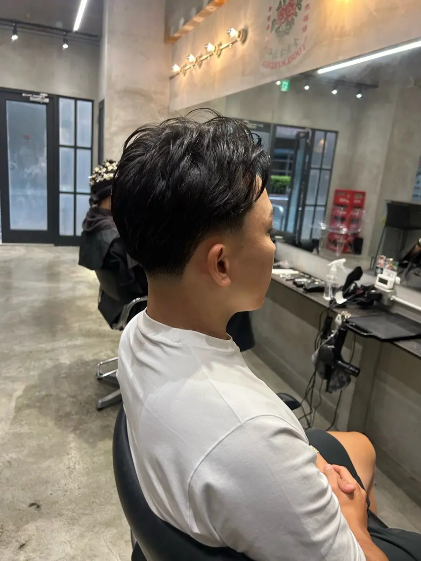 ミディアム メンズ センターパート フェードカット 明大前/フェード /海外パーマ/岳のヘアスタイル