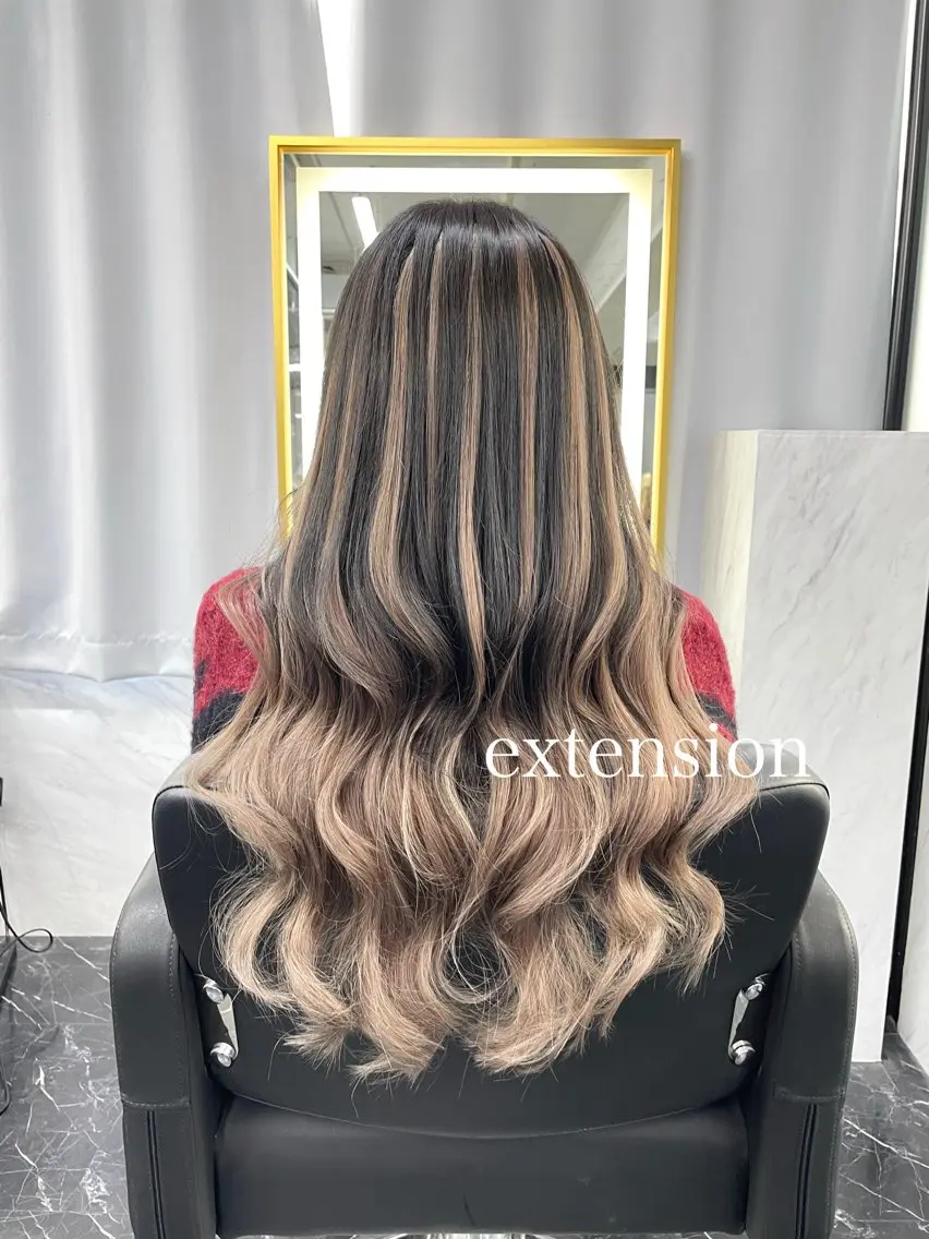 ロング カラー シールエクステ エクステ ヘアカラー エクステ エクステ🩵ブリーチ 韓国ヘア🩵KAEのヘアスタイル