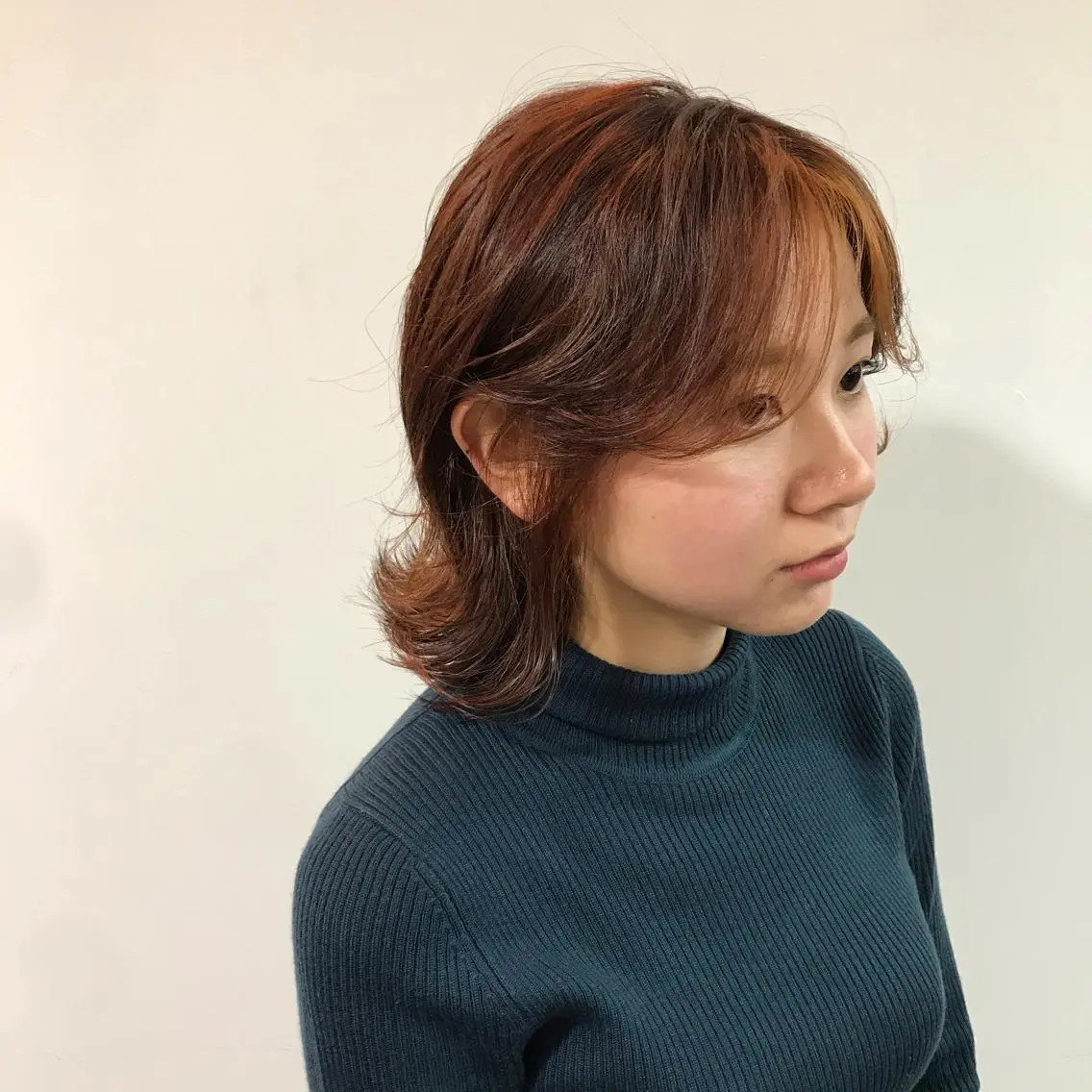 ミディアム カラー ハイライトカラー オレンジ ハイライト ERINA🐸垢抜け ミディアム/レイヤーのヘアスタイル