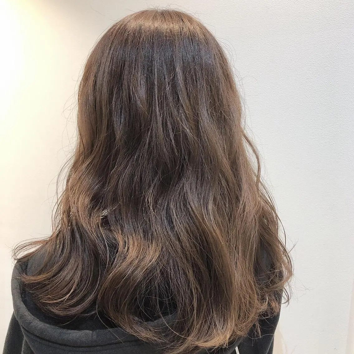 セミロング カラー ベージュカラー ブリーチ 透明感カラー ブリーチなしカラー 韓国ヘア☁️ mitsukiのヘアスタイル