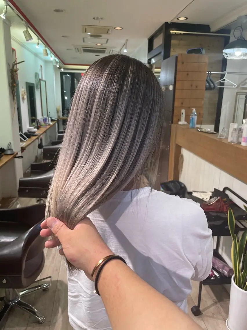 セミロング カット ヘアカラー 小嶋 司のヘアスタイル