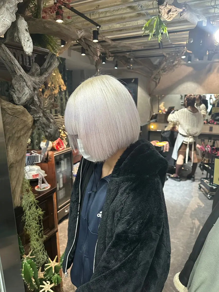 【新規】ケアブリーチ+ホワイト/シルバー系 ¥18,800の写真