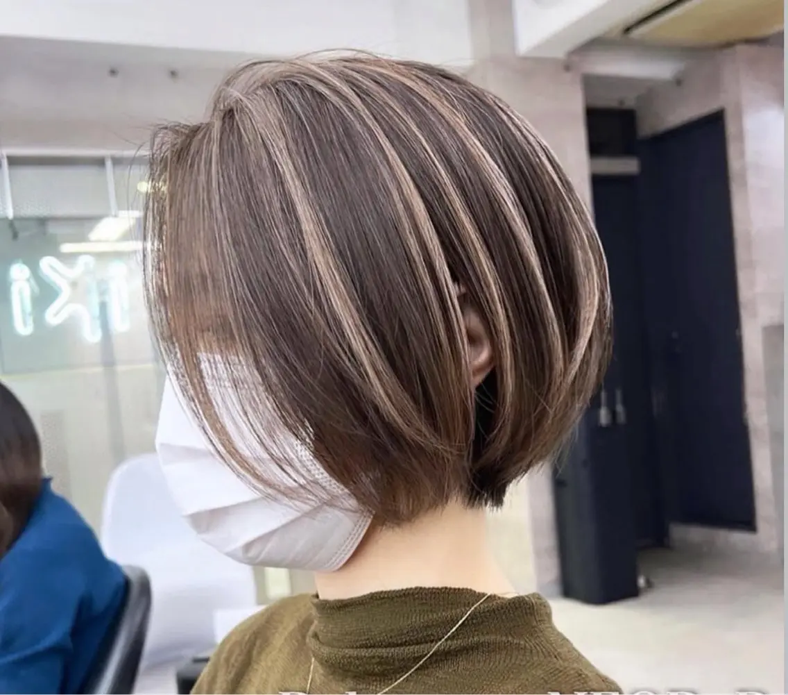 ショート 🫧バレイヤージュ/ ハイトーン/ミズキのヘアスタイル