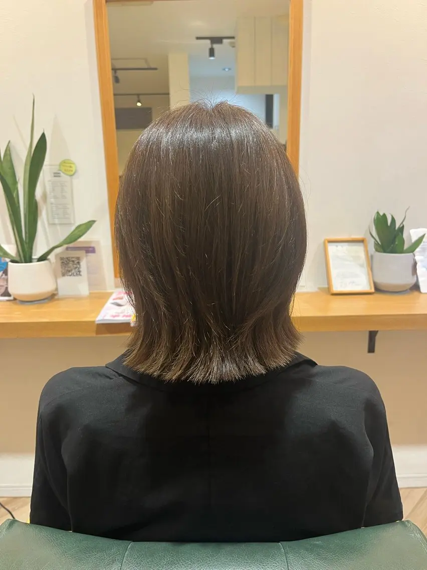 ミディアム カラー ボブレイヤー オリーブカラー ボブ レイヤーカット カット ヘアカラー 武田 綺音のヘアスタイル