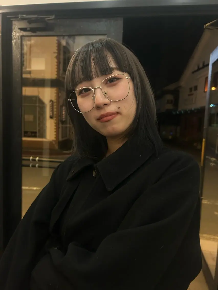 ミディアム カラー 宮前 芽衣のヘアスタイル