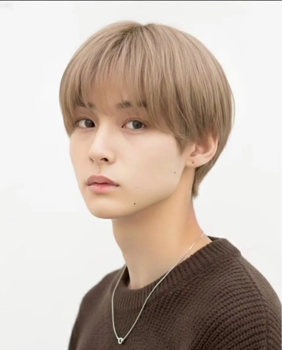 ショート カラー メンズ メンズブリーチ メンズハイトーン ベージュカラー ブリーチ 透明感カラー 水上 大誠のヘアスタイル