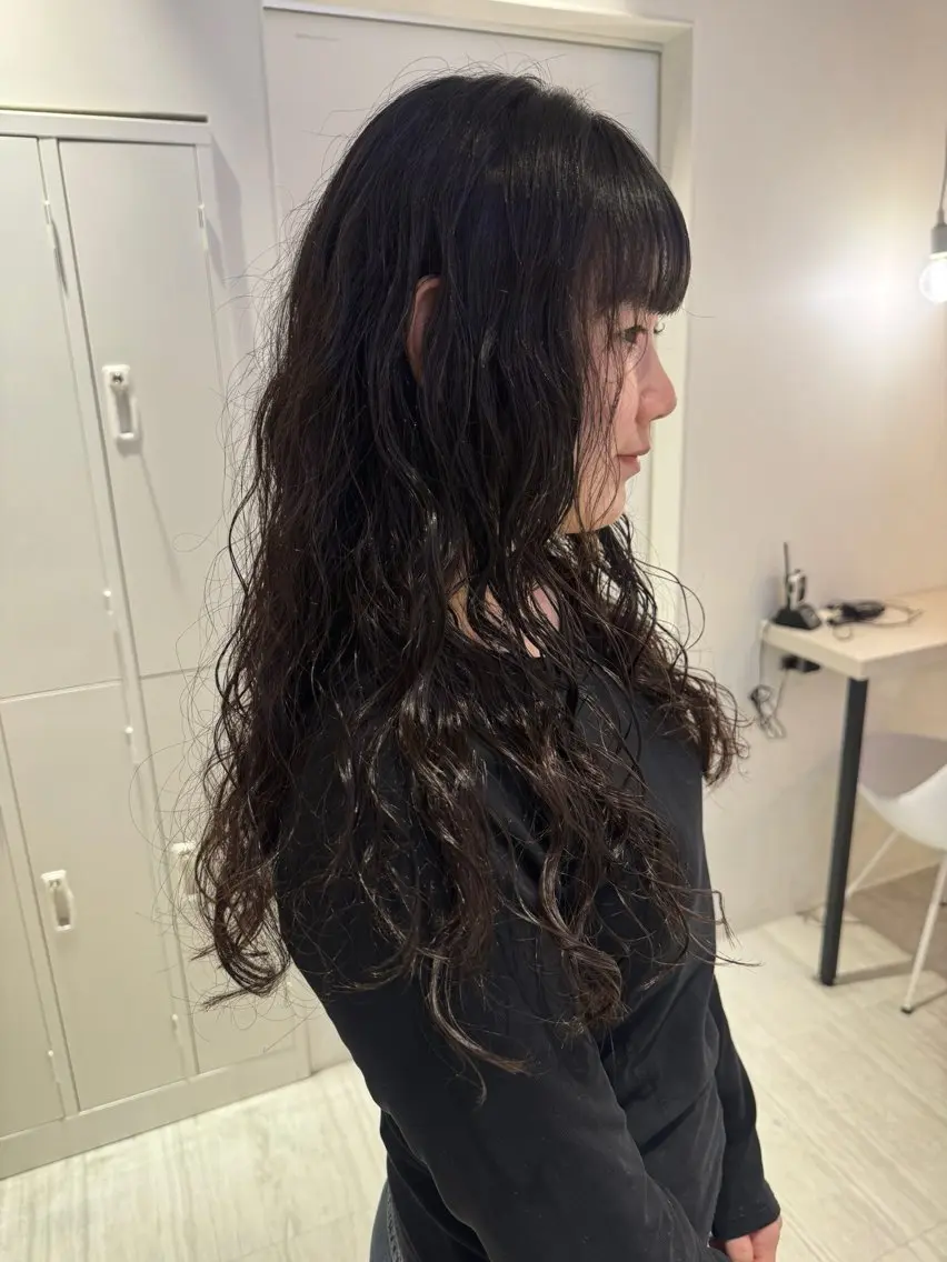 ロング パーマ カット パーマ トリートメント Ami/艶カラー/ レイヤー/ハイトーンのヘアスタイル