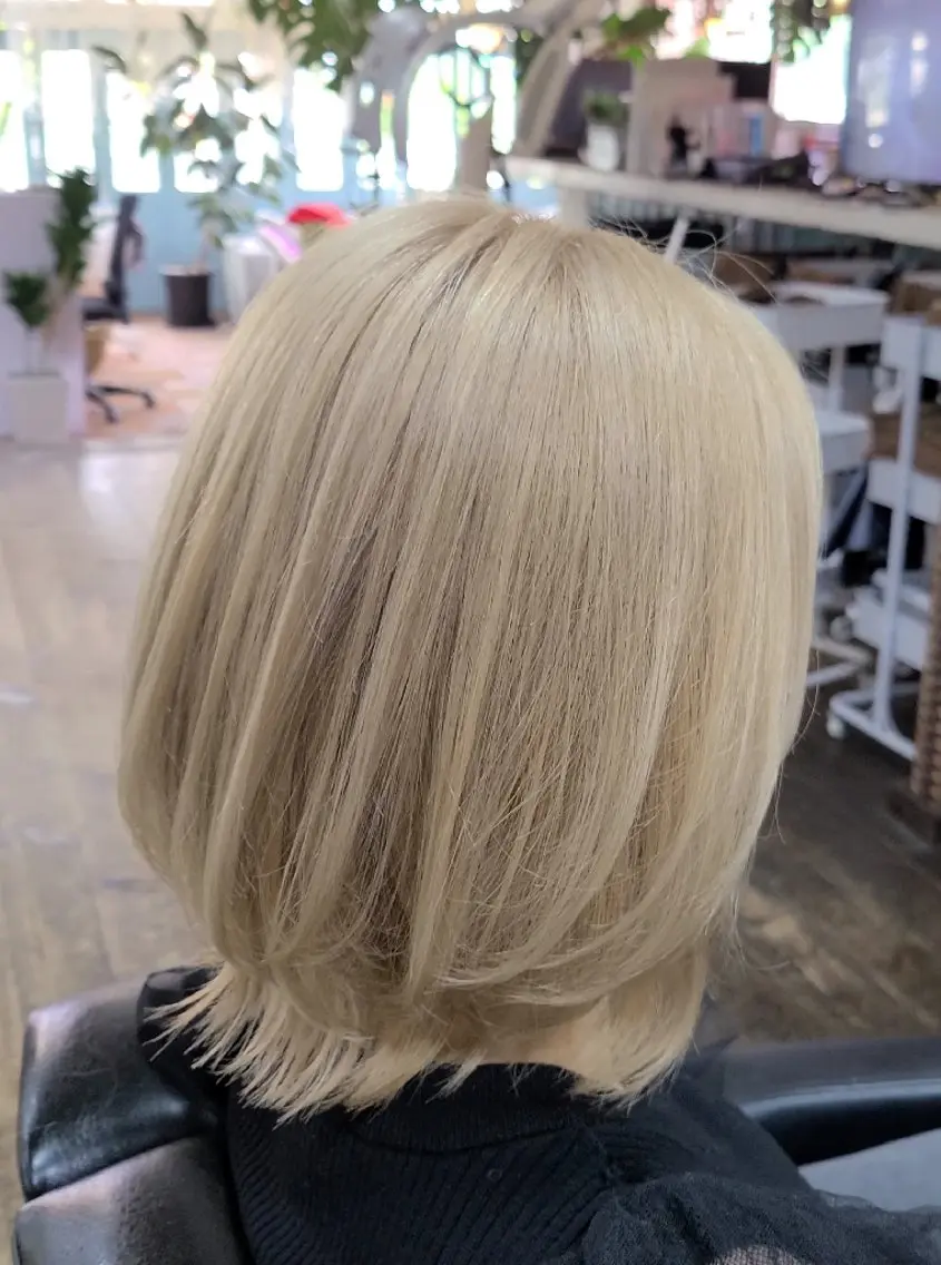 ミディアム カラー ベージュカラー ブリーチ ヘアカラー Colores Ryuのヘアスタイル