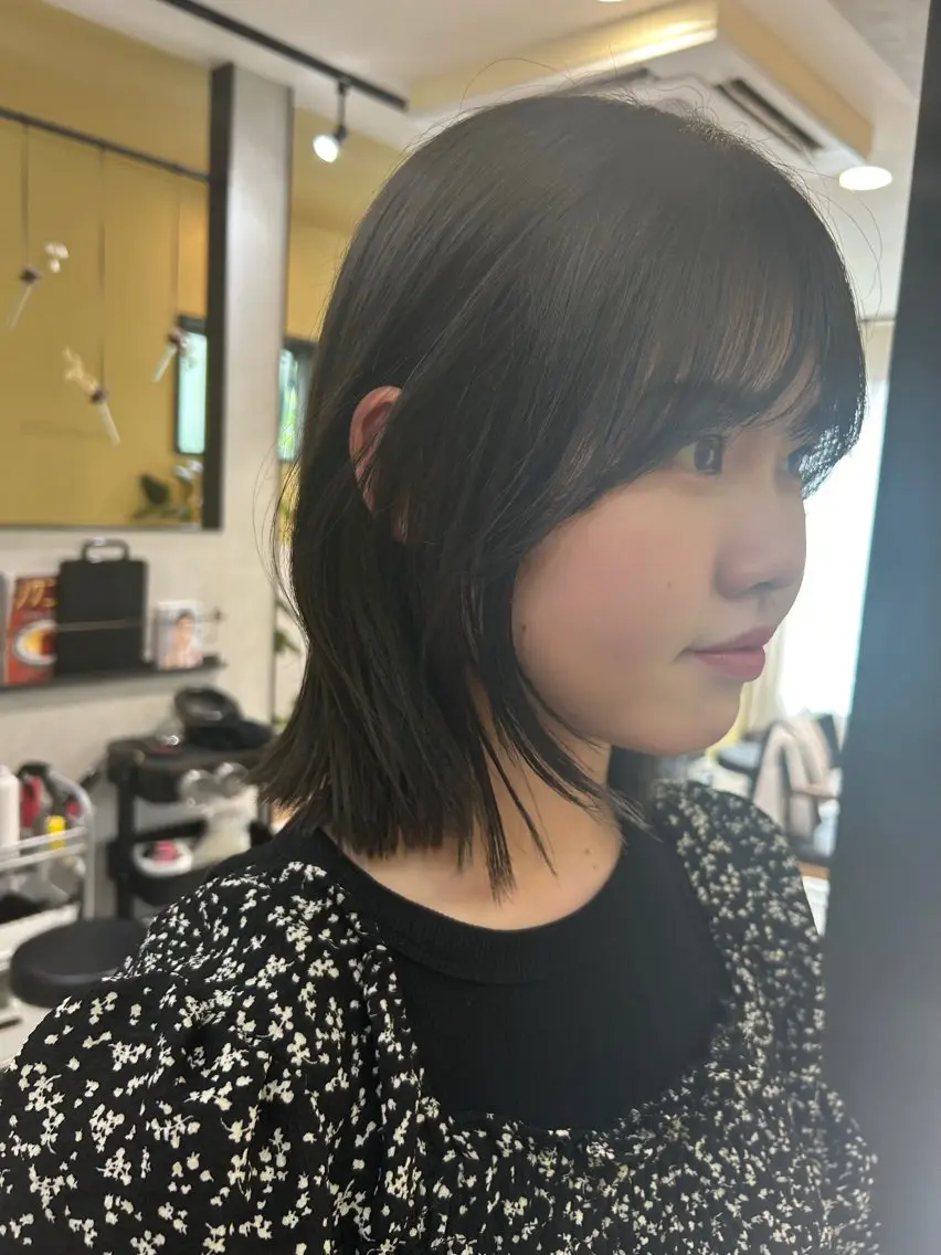 ミディアム カラー グレージュ オリーブグレージュ オリーブグレー hubhair レイヤー/透明感のヘアスタイル