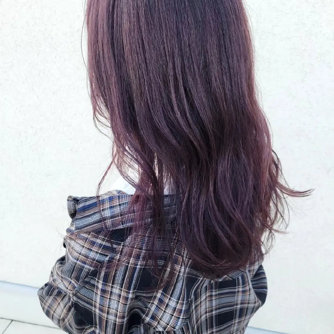 セミロング アッシュ ミルクティーブラウン パープルカラー 無藤 彩のヘアスタイル